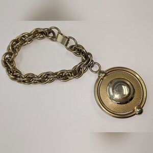 VTG GOLD TONE LARGE ROUND CHARM BRACELET